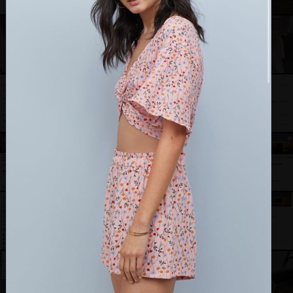 Adorable Pink Floral 2 Piece Set 🌸 - Picture 9 of 11